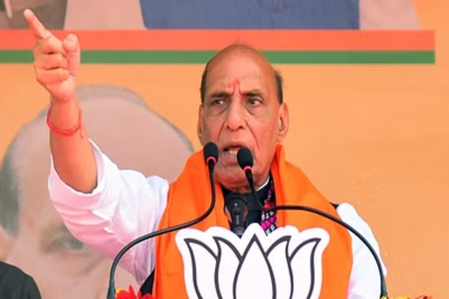 Defense Minister Rajnath attacked the opposition and said, will those who betrayed Anna spare you?